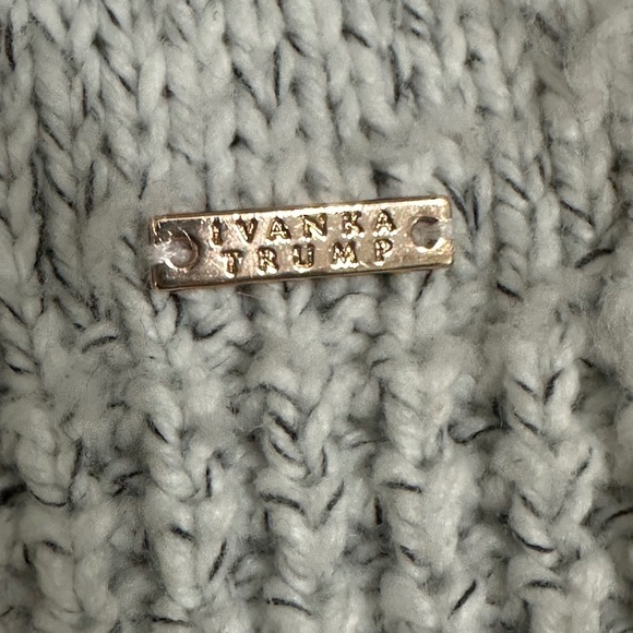 Ivanka Trump Gray Cowl Neck Sweater Fuzzy Chunky Casual Waffle Knit Bottom Hem L - Picture 4 of 6